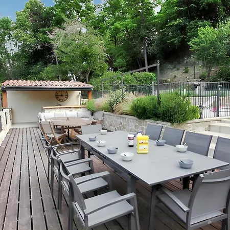 Spacieuse A Avec Piscine Privee
